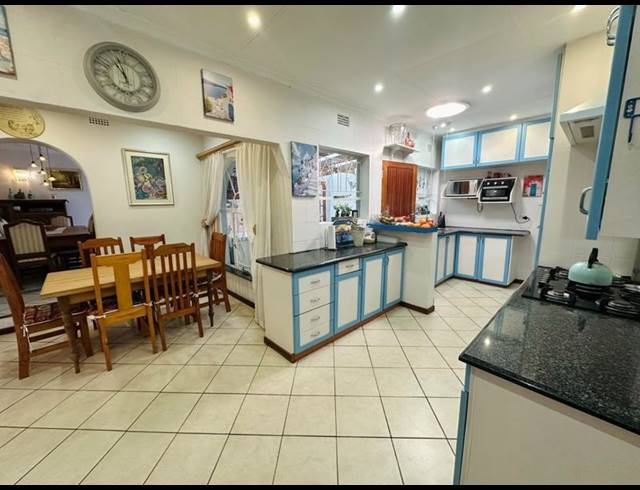 6 BEDROOM HOUSE FOR SALE IN BRACKENHURST